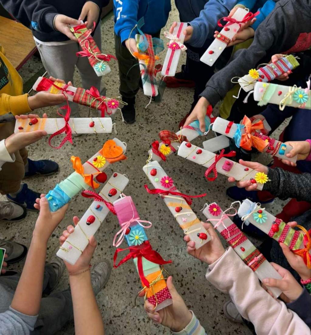 Πασχαλινή Δράση: Διακοσμώντας Λαμπάδες με Φαντασία και&nbsp;Αγάπη